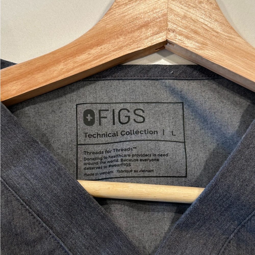 FIGS Leon Three-Pocket Scrub Top Graphite Mens Size Large - Picture 5 of 6